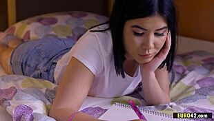 Wow! cute lady dee pounded by kinky stepdaddy!