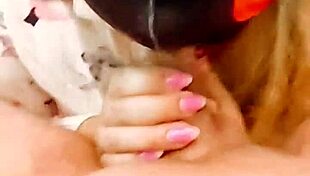 ay papi, this milf latina gave the construction worker a real homemade blowjob... mamada casera bien rica y mojada