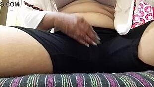 omg my wet desi pussy needs fingering tonight 😩💦 indian babe closeup