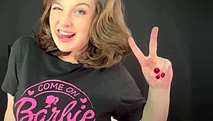 barefoot milf snaps hot housewife toe selfies