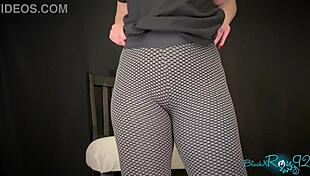 barefoot milf snaps hot housewife toe selfies