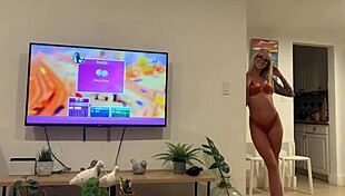 Florida Babe Bounces Juicy Ass While Throating Cock Deep