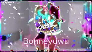 WOW! Petite Puta Bonneyuwu Strips Panties in Steamy Shower