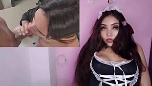 ¿ves cómo me masturbo con esta culona antes de que me cojan fuerte por el culo?