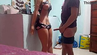 el hijastro me metió su verga pequeña cuando el padrastro no estaba ahí