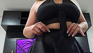 STEPSIS SHAKES HER CURVY ASS IN EROTIC DANCE FOR BRO!!