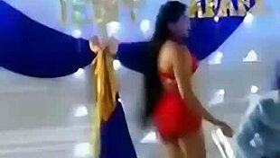 Venezolana teen shakes peruvian latina ass naked dancing wild!