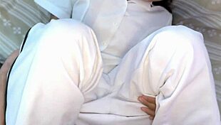 estudiante de enfermeria me invita a cojerla con uniforme puesto!