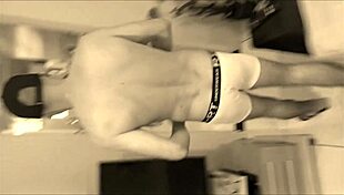 meia-irma me deu uma ereção dura que ela chupou gostoso