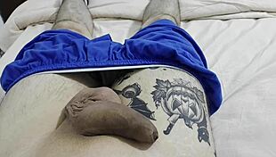 um penis descansando aqui, quer ver esse pau brasileiro enorme relaxando? 😏🍆