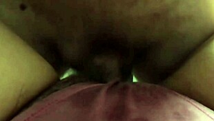 esposa infiel engañó a su marido coño peludo penetrado bragas mojadas chorros esperma