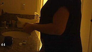 Hidden Cam Catches Mature Milf's Secret Voyeur Moments!