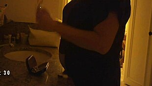 Hidden Cam Catches Mature Milf's Secret Voyeur Moments!