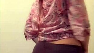 sexy american dances her juicy ass shaking wildly on cam