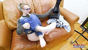 Luv petite blue hair fingerin twat suckin juicy cock!