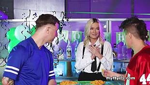 Barmaids' Holes Ravaged Freeuse in Wild Guest Threesome