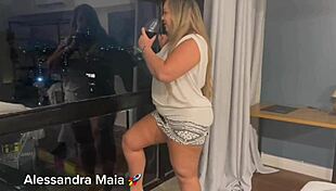 transamos olhando a vizinha exbida com buceta inchada e peitos balançando