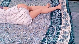 Bringing girlfriend home first time leads to cute bedroom fucking with daddy vibes