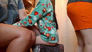 彼女と家政婦の朝食作り中に相互オナニーしまくり