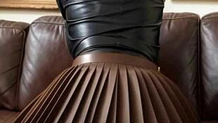 wanna join these art lessons with upskirt leather skirts n public thrills? 📖🍑