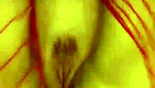 Mira cómo cabalgo mi body rojo dando sentones como puta en calor?!