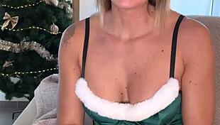 sticking this cute sextoy deep in my ass!