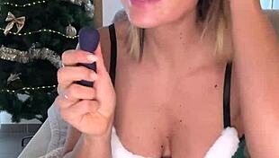 sticking this cute sextoy deep in my ass!