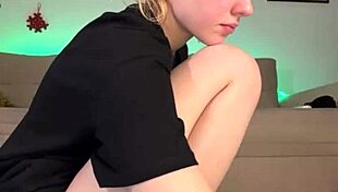 whoa first time fisting this virgin teen's shaved pussy 😲