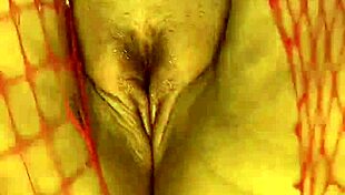 Mira cómo cabalgo mi body rojo dando sentones como puta en calor?!