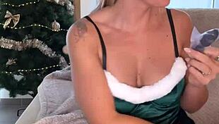 sticking this cute sextoy deep in my ass!