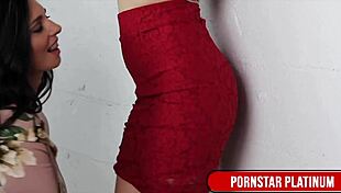 i moan wildly as jenna sativa licks my curves close up