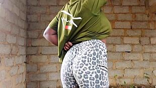 Itxqueen Sneaks Into Unfinished Site For Sunday Morning Outdoor Relief