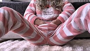 petite asian teen fingers hairy spot close-up before squirting burst