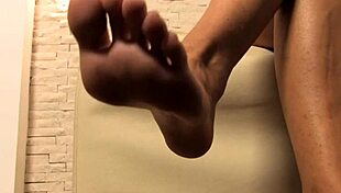 goddess, wanna see my pantyhose legs dangling shoes then barefoot toes teasing you?