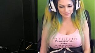 joycgee and trainwrecks grind hard in live webcam domination show