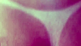 maridão abre meu cu com plug enquanto fode buceta e enche de porra