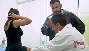 venezolana tetona folla al doctor en hospital y se corre adentro