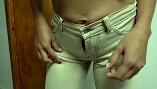 watch me finger till i squirt soak my pants omg 💦😍