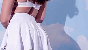 i can't stop staring at jane wilde's naked petite curves