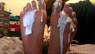 18 year old latina teen toes creamed during webcam foot worship