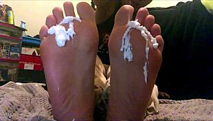 18 year old latina teen toes creamed during webcam foot worship