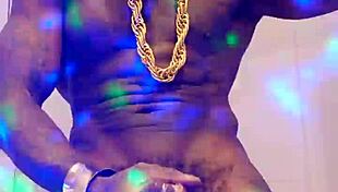 Kyle worships Hallelujah Johnson's BBC cumshot!