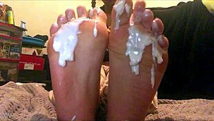 18 year old latina teen toes creamed during webcam foot worship