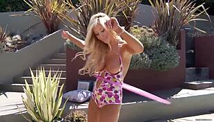 tasha reign teases her juicy clit and wet folds in solo play frenzy