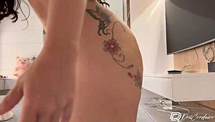 hot gym babe pulls down tight shorts wedged in her juicy ass