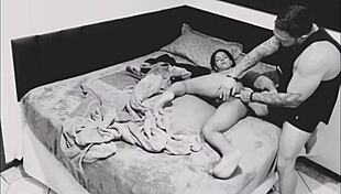 이웃이 내 아내 박는 거 숨긴 카메라로 찍혔어!