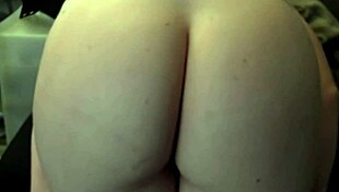 yo amber's letting those loud farts rip out hard