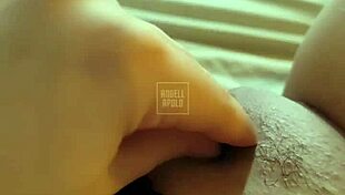 loira shakes huge ass teases pink pussy up close