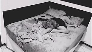 이웃이 내 아내 박는 거 숨긴 카메라로 찍혔어!