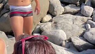 Eu E Minha Amiga Procuramos Pau E Leite Enquanto Maridos Bebiam Cerveja